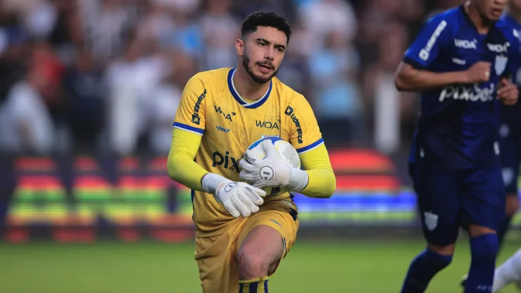 Goleiro César durante a partida com o Santos
