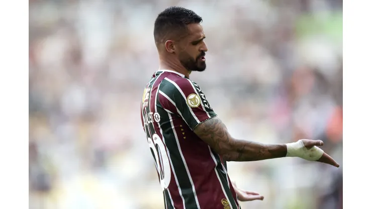 RJ - RIO DE JANEIRO - 23/06/2024 - BRASILEIRO A 2024, FLUMINENSE X FLAMENGO - Renato Augusto jogador do Fluminense lamenta durante partida contra o Flamengo no estadio Maracana pelo campeonato Brasileiro A 2024. Foto: Alexandre Loureiro/AGIF
