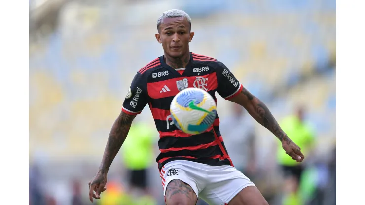 Wesley jogador do Flamengo durante partida. Foto: Thiago Ribeiro/AGIF
