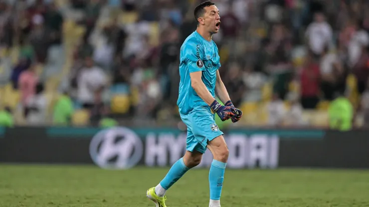 Goleiro vive má fase no clube gaúcho. Thiago Ribeiro/AGIF.
