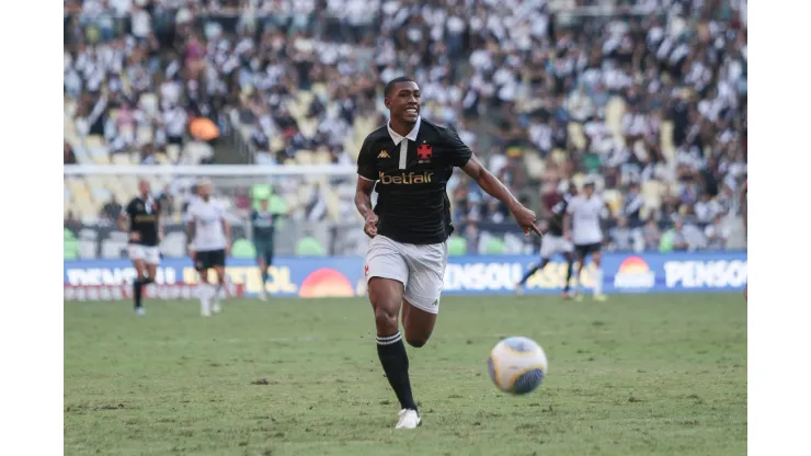 SP - RIO DE JANEIRO - 02/06/2024 - BRASILEIRO A 2024, VASCO X FLAMENGO - Rayan jogador do Vasco durante partida contra o Flamengo no estadio Maracana pelo campeonato Brasileiro A 2024. Foto: Thiago Vasconcelos Dos Santos/AGIF
