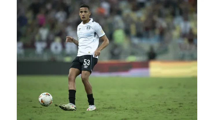 Gustavo Martins jogador do Grêmio durante partida contra o Fluminense. Foto: Jorge Rodrigues/AGIF
