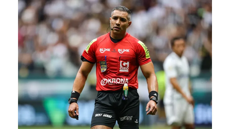 Árbitro Felipe Fernandes de Lima.