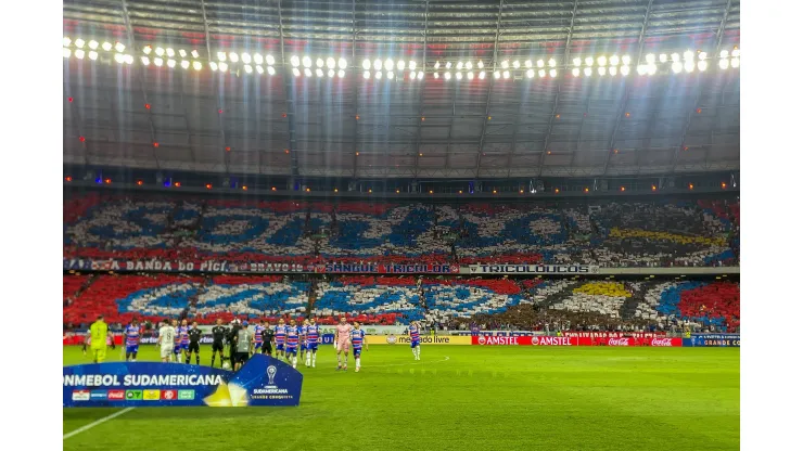CE - FORTALEZA - 21/08/2024 - COPA SUL-AMERICANA 2024, FORTALEZA X ROSARIO CENTRAL - Torcida durante partida entre Fortaleza e Rosario Central no estadio Arena Castelao pelo campeonato Copa Sul-Americana 2024. Foto: Baggio Rodrigues/AGIF