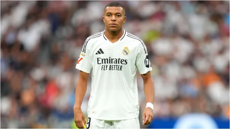 Foto: Angel Martinez/Getty Images - Mbappé recebe provocação de torcedores do PSG.
