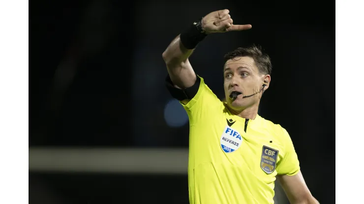 Árbitro Ramon Abatti Abel durante partida