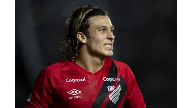 Canobbio jogador do Athletico-PR durante partida