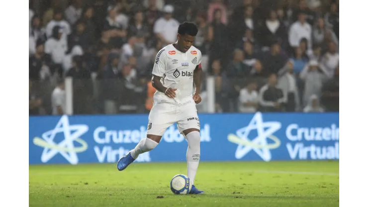 Gil jogador do Santos durante partida contra o Amazonas. Foto: Reinaldo Campos/AGIF
