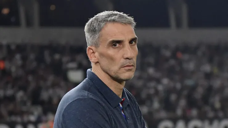 RJ - RIO DE JANEIRO - 31/08/2024 - BRASILEIRO A 2024, BOTAFOGO X FORTALEZA - Juan Vojvoda tecnico do Fortaleza durante partida contra o Botafogo no estadio Engenhao pelo campeonato Brasileiro A 2024.  Foto: Thiago Ribeiro/AGIF
