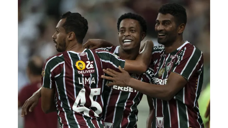 Keno jogador do Fluminense comemora seu gol com jogadores do seu time durante partida contra o Sao Paulo. Foto: Jorge Rodrigues/AGIF
