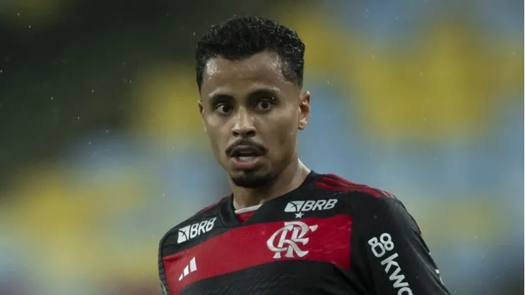 RJ - RIO DE JANEIRO - 25/08/2024 - BRASILEIRO A 2024, FLAMENGO X BRAGANTINO - Allan jogador do Flamengo durante partida contra o Bragantino no estadio Maracana pelo campeonato Brasileiro A 2024. Foto: Jorge Rodrigues/AGIF
