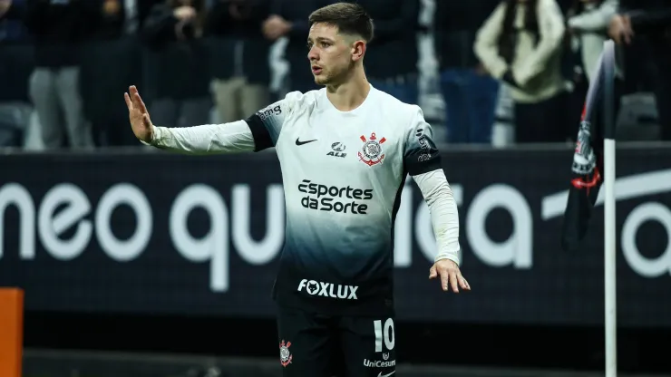 Rodrigo Garro se destacou na vitória sobre o Flamengo e entrou na seleção da rodada do Brasileirão. Foto: Marco Miatelo/AGIF
