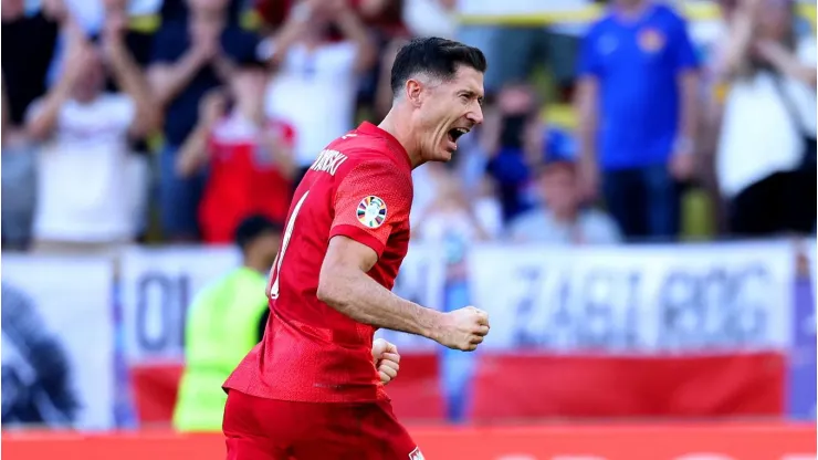 Lewandwski comemora o seu gol pela Polônia em partida contra a França. (Photo by Kevin C. Cox/Getty Images)
