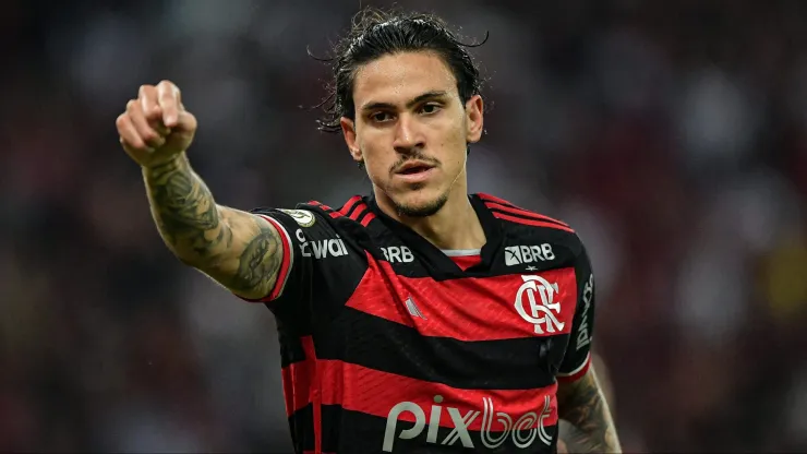 Flamengo quer indenização da FIFA por lesão de Pedro 
