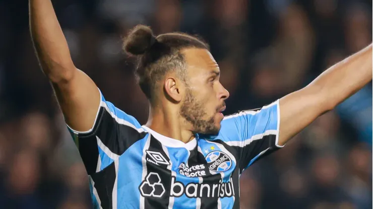 Braithwaite intensificou treinos no Grêmio. Foto: Maxi Franzoi/AGIF
