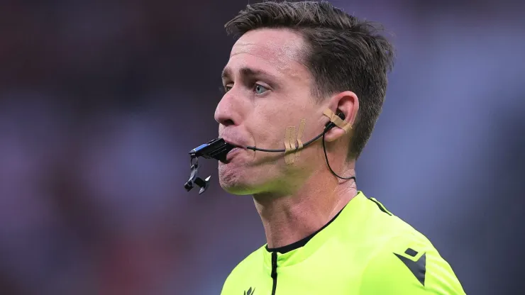 SP - SAO PAULO - 01/09/2024 - BRASILEIRO A 2024, CORINTHIANS X FLAMENGO - O arbitro Ramon Abatti Abel durante partida entre Corinthians e Flamengo no estadio Arena Corinthians pelo campeonato Brasileiro A 2024. Foto: Ettore Chiereguini/AGIF
