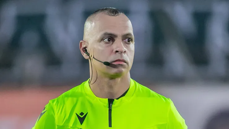 PR - MARINGA - 01/09/2024 - BRASILEIRO D 2024, MARINGA X INTER DE LIMEIRA - O arbitro Wilton Pereira Sampaio durante partida entre Maringa e Inter de Limeira no estadio Willie Davids pelo campeonato Brasileiro D 2024. Foto: Fernando Teramatsu/AGIF
