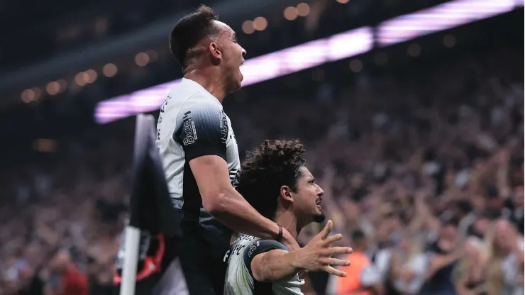 André Ramalho comemora terceiro gol do Corinthians na Copa do Brasil. Foto: Ettore Chiereguini/AGIF
