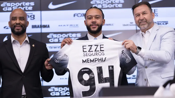 Memphis Depay é o novo camisa 94 do Corinthians.
