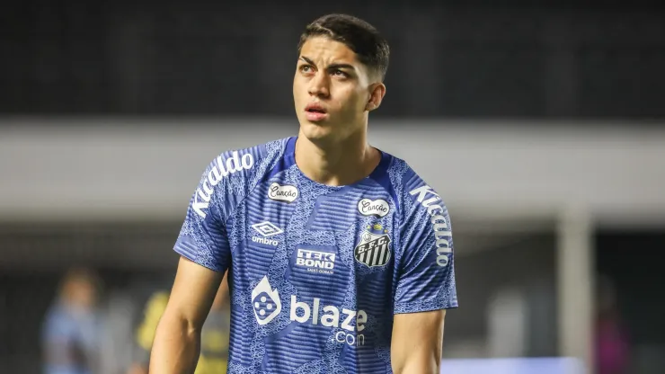 Zagueiro deve continuar na equipe da Baixada Santista 