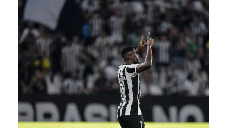 Luiz Henrique jogador do Botafogo comemora seu gol durante partida contra o Corinthians no estadio Engenhao pelo campeonato Brasileiro A 2024. Foto: Thiago Ribeiro/AGIF
