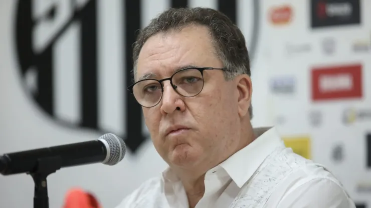 Presidente do Peixe durante coletiva
