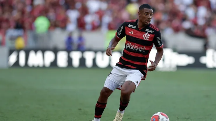 A presença no clássico está confirmada, mas jogador evolui nos bastidores
