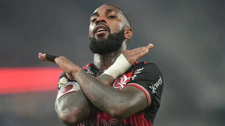 Gerson jogador do Flamengo comemora seu gol durante partida contra o Vasco no estadio Maracana pelo campeonato Brasileiro A 2024. 
