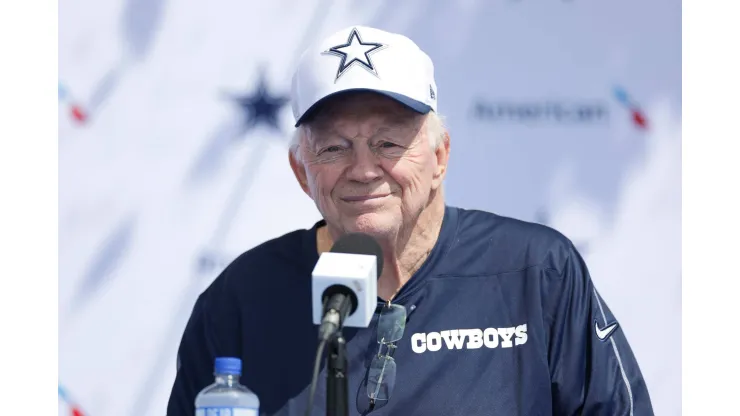 Dallas Cowboys owner Jerry Jones sits down to talk to the media during the team s training camp at River Ridge Playing Fields on July 25, 2024 in Oxnard, CA. Photo by Brandon Sloter/Icon Sportswire NFL, American Football Herren, USA JUL 25 Cowboys Training Camp EDITORIAL USE ONLY Icon240725007 