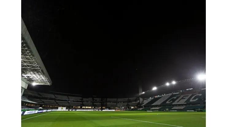 Coritiba e Ceará se encaram na 27ª rodada.
