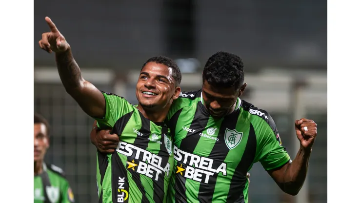 América-MG e Paysandu duelam pela Série B.
