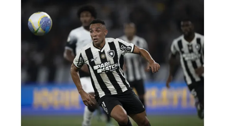 Botafogo e São Paulo se encaram pela Libertadores.
