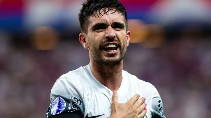 Igor Coronado comemorando seu gol durante partida contra o Fortaleza, na Arena Castelão, pela Copa Sul-Americana,no dia 17/09/2024. 
