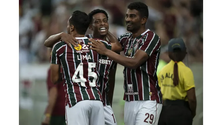 Keno jogador do Fluminense comemora seu gol com jogadores. Foto: Jorge Rodrigues/AGIF
