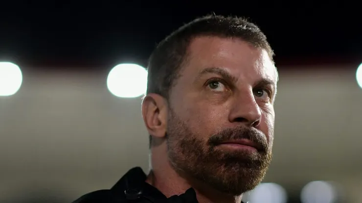 Pedrinho, presidente do Cruz-Maltino, durante jogo em São Januário.
