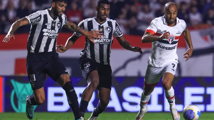 Lucas Moura jogador do Sao Paulo durante partida contra o Botafogo no estadio Morumbi pelo campeonato Brasileiro A 2024. 
