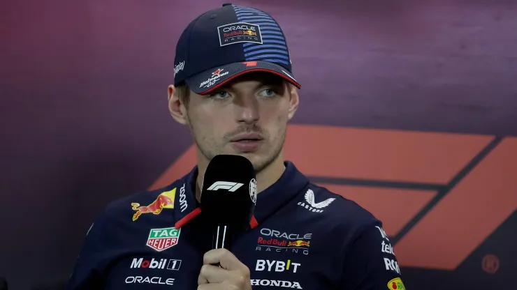 Verstappen em entrevista no Marina Bay.
