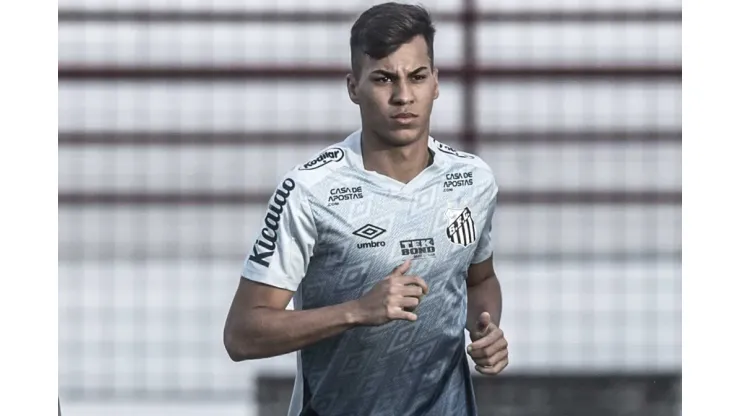 Kaio Jorge revela detalhes de sua saída do Santos e nega ingratidão
