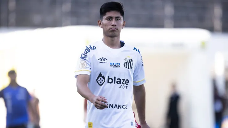 SP - SANTOS - 23/07/2023 - BRASILEIRO A 2023, SANTOS X BOTAFOGO - Miguelito jogador do Santos durante partida contra o Botafogo no estadio Vila Belmiro pelo campeonato Brasileiro A 2023. Foto: Abner Dourado/AGIF
