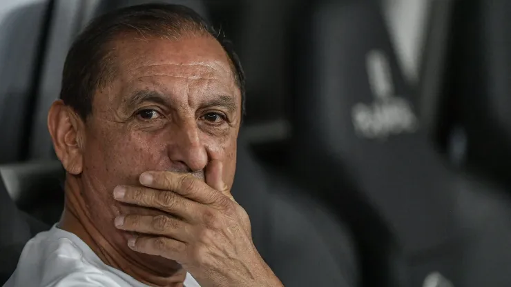 Ramon Díaz técnico do Corinthians durante partida contra o Botafogo no Estádio Engenhão pelo Campeonato Brasileiro A 2024. Foto: Thiago Ribeiro/AGIF
