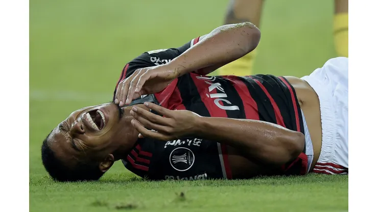 RJ - RIO DE JANEIRO - 19/09/2024 - COPA LIBERTADORES 2024, FLAMENGO X PENAROL -Carlinhos jogador do Flamengo lamenta durante partida contra o Penarol no estadio Maracana pelo campeonato Copa Libertadores 2024. Foto: Alexandre Loureiro/AGIF 