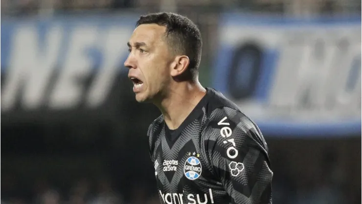 PR - CURITIBA - 22/06/2024 - BRASILEIRO A 2024, GREMIO X INTERNACIONAL - Marchesin jogador do Gremio durante partida contra o Internacional no estadio Couto Pereira pelo campeonato Brasileiro A 2024. Foto: Lucas Gabriel Cardoso/AGIF
