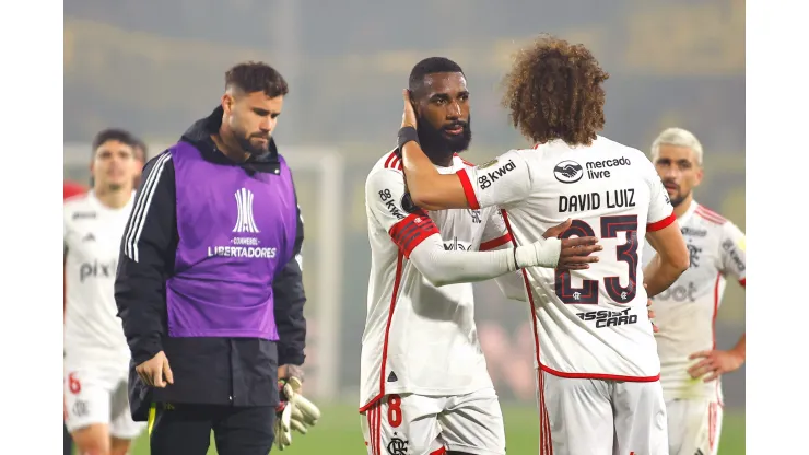 Jogadores do Flamengo após derrota. (Foto de Ernesto Ryan/Getty Images)
