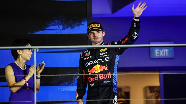 Verstappen no pódio em Marina Bay, Singapura
