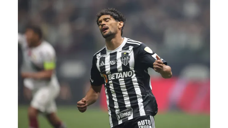 MG - BELO HORIZONTE - 25/09/2024 - COPA LIBERTADORES 2024, ATLETICO-MG X FLUMINENSE - Gustavo Scarpa jogador do Atletico-MG lamenta durante partida contra o Fluminense no estadio Arena MRV pelo campeonato Copa Libertadores 2024. Foto: Gilson Lobo/AGIF