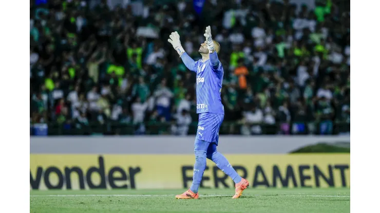 SP - CAMPINAS - 28/09/2024 - BRASILEIRO A 2024, PALMEIRAS X ATLETICO-MG - Weverton jogador do Palmeiras comemora gol durante partida contra o Atletico-MG no estadio Brinco de Ouro pelo campeonato Brasileiro A 2024. Foto: Marco Miatelo/AGIF