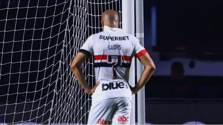 SP - SAO PAULO - 25/09/2024 - COPA LIBERTADORES 2024, SAO PAULO X BOTAFOGO - Lucas jogador do Sao Paulo durante partida contra o Botafogo no estadio Morumbi pelo campeonato Copa Libertadores 2024. Foto: Marcello Zambrana/AGIF
