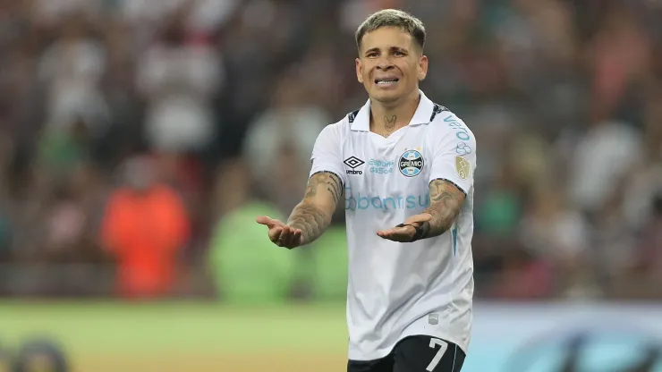 AUGUST 20: Yeferson Soteldo of Gremio gestures during the Copa CONMEBOL Libertadores match between Fluminense and Gremio at Maracana Stadium on August 20, 2024 in Rio de Janeiro, Brazil. 
