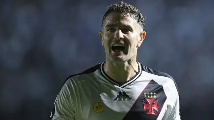 Pablo Vegetti of Vasco da Gama reacts during the match between Vasco da Gama and Athletico Paranaense as part of Brasileirao 2024 at Sao Januario Stadium on August 26, 2024 in Rio de Janeiro, Brazil
