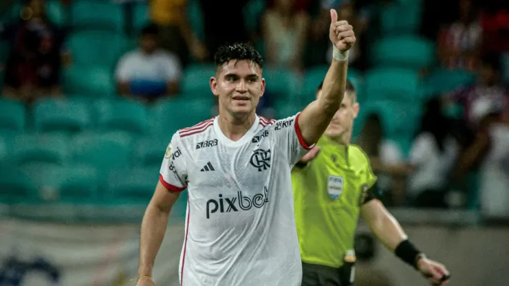 Alcaraz jogador do Flamengo comemora seu gol durante partida contra o Bahia. Foto: Jhony Pinho/AGIF
